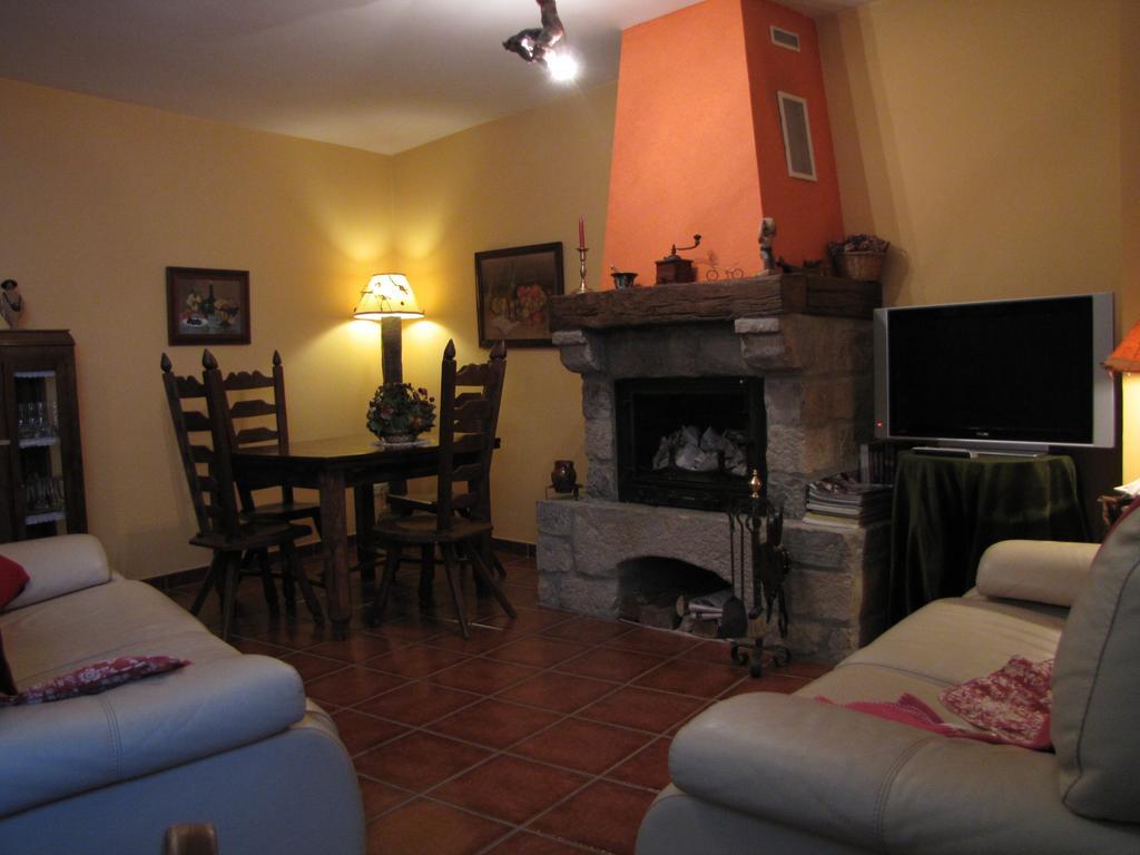 Hostal Rural Huartearena Iza Exterior foto